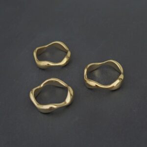 χρυσό καμπυλωτό δαχτυλίδι anrine