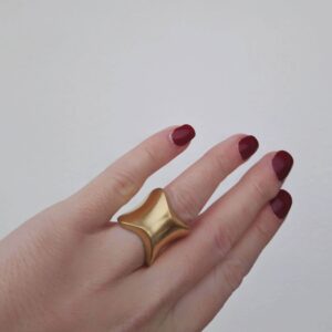 επιβλητικό χρυσό δαχτυλίδι ματ υφή γεωμετρικό ανρινε