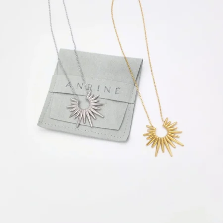 χρυσό Κολιέ με κρεμαστό ακτίνες ασημένιο ανρινε κοσμηματα