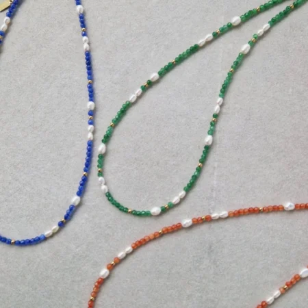 Χειροποίητο κολιέ με φυσικές πέρλες και μπλε πορτοκαλι πρασινες πέτρες ανρινε κοσμηματα